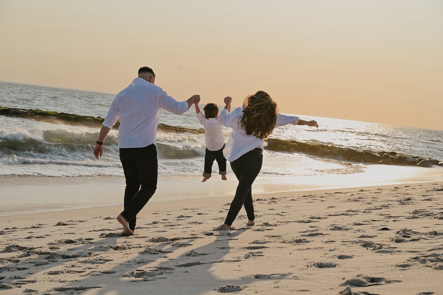Fall beach sessions will forever be one of my favorites 🥹
•
•
#longisland #longislandphotographer #longislandphotography