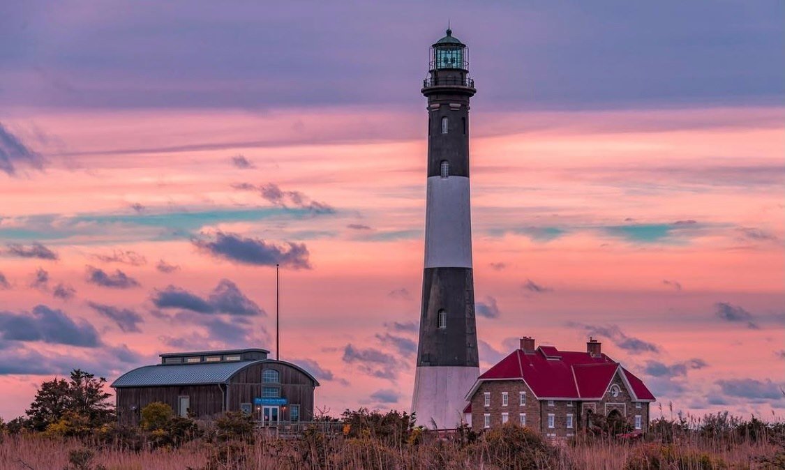 “When you love what you have, you have everything you need” 

📸@wowography 
📍Fire Island Lighthouse