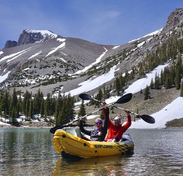 🚣‍♂️This inflatable kayak has been one of the coolest additions to our vanlife setup!
•
It’s not the lightest but it does fit into our backpacking packs, so we can take it on epic adventures all summer long!
•
We hiked up to Stella Lake in Great Basin National Park which was legendary!
•
And the difference between being on the water or not is EVERYTHING, even if you only have a modest watercraft.