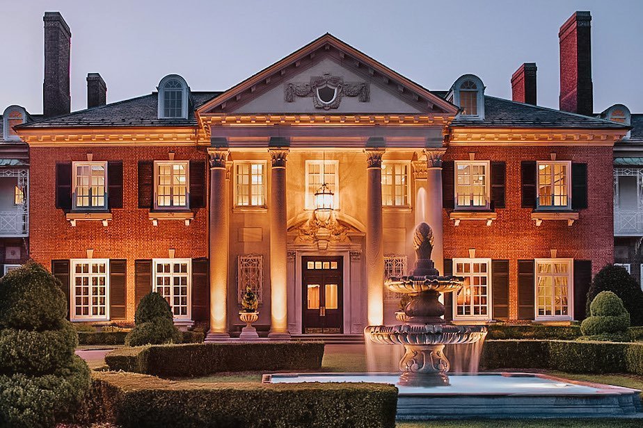 Stillness of The Mansion Greeted Our Gaze at Dusk 🌆

“You know that great pause that comes upon things before the dusk, even the breeze stops in the trees. To me there is always an air of expectation about that evening stillness.” — H.G. Wells, The Time Machine.