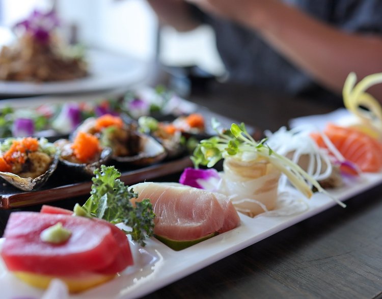 Sashimi sampler 🍻 TGIF! 
•
Visit our locations! 
Serving Premium AYCE at Costa Mesa 🍣
📍1870 Harbor Blvd Ste 100 Costa Mesa, CA 92627
☎️(949) 515-7400
🌏http://ojisushi.com
⏰ Mon-Thur: 4:00 pm – 11 pm
Fri-Sat: 12:00 pm – 12 am
Sun: 12:00 pm – 11 pm,
__
And ala carte only at Montebello
📍 800 W Beverly Blvd, Montebello, CA 90640
☎️323-728-6000
⏰ Sun-Wed: 11:30 am – 10 pm
Thur: 11:30 am – 10:30 pm
Fri-Sat: 11:30 am – 11 pm

#ojisushiandsakebar #ojisushi #montebello #allyoucaneat #costamesafood #costamesa #sushiroll #rolls #happyhour #beer #sake #restaurant #tgif #friday #hangout #ocfood #ocfoodie #ocfoodies #montebellofood #socal #socalfood #socalfoodie #promotion #sashimi #yellowtail #salmon #tuna #belly #friday #tgif