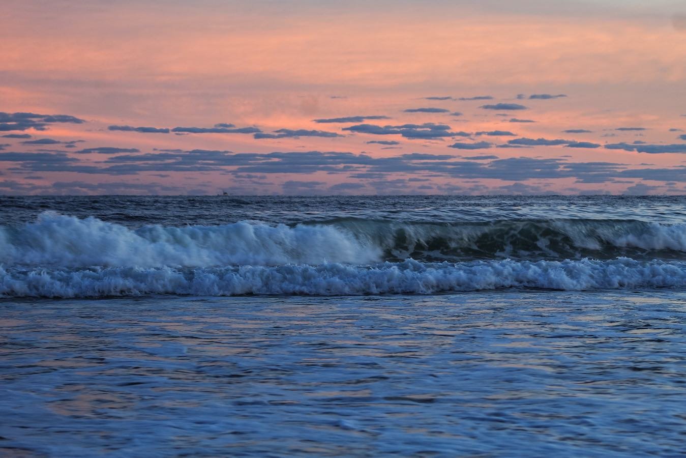 I love when the sunset turns the ocean into a mirror. Giving us a fleeting glimpse into the heavens ✨
-
#water_brilliance #water_captures #primebeachusa #fireislandandbeyond #water_of_our_world #beachscape #moodygrams #moodyphotography #onceupon_a_beach #followmebythesea #ig_worldbeaches #seascape #nautical_images #ocean #oceanminded #sunsetphotography #sunsetlovers #sky_marvels #longislandproshots #liprimeshot #lislandstrong #itsamazingoutthere #longisland #discoverlongisland #fullmooninaries #ntvli #hereonlongisland #goandcapturethelight #moonlight cameralandlongisland canonusa #keepitcoastal coastal_co_li