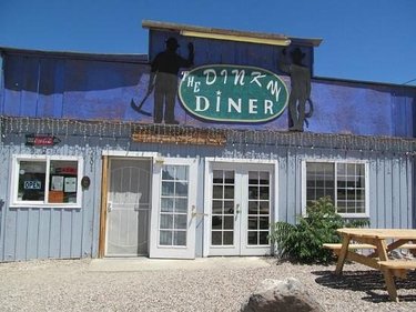 Don’t let the name fool you: The menu at visitgoldfield’s favorite, Dinky Diner, is anything but small. Kickoff the day with hearty breakfast entrees, followed by a midday meal that’ll satisfy any appetite! 😋 #dinkydiner #goldfield #nevadasilvertrails
