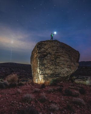The Cube... Have you climbed this one yet? There are 15 different bouldering routes on this rock...
.
I used two lume cubes to light the ‘cube’ and sent my buddy Richie up with a third all with diffusers on them. Shot on my Sony a7r4. .
Have a great week friends!
.
.
#livethelifeyoulove #lifeofadventure #lumecube #adventure #redrock #vegas #travelnevada #nevada #vortex #magic #desertvibes #redrockcanyon #climb #nightphotography #backcountry #lonleyplanet #adventureenthusiasts #livelifelove #yoga #idhikethat #outdoors #exploremore #optoutside #desert #climbing #peoplewhoadventure #sunrise #hikingadventures #lasvegas