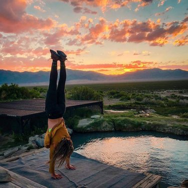 Cerca de Austin podrás darte un chapuzón relajante en las mejores aguas termales del estado, Spencer's Hot Springs nos da la opción de elegir entre tres bañeras naturales con una temperatura perfecta sin importar la temporada.

Pc: mattmesserli 
.
.
.
.
.
#TravelNevada #NVOutoords #HomeMeansNevada #nevada #nevadacity #travel #travellers #photography #travelphotography #photoblog #travelblog #viaje #viajes #viajeros #aventura #turismo #aventureros #mochileros #turisteando #citylights #cityscape #instatravel #travelgram #instagood #citizenoftheworld #viajeros #viajandoporelmundo #travelholic #mexicanosviajeros #marzo2020