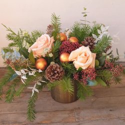 Photo by greenpetalflowers, caption reads: Buttered Rum is one of the arrangements from our 2019 Holiday collection. The collection is showing up on our website starting today!

#fernie #ferniestoke #downtownfernie #shopfernie #christmasinfernie #kootenaybabe #holidayseason #butteredrum