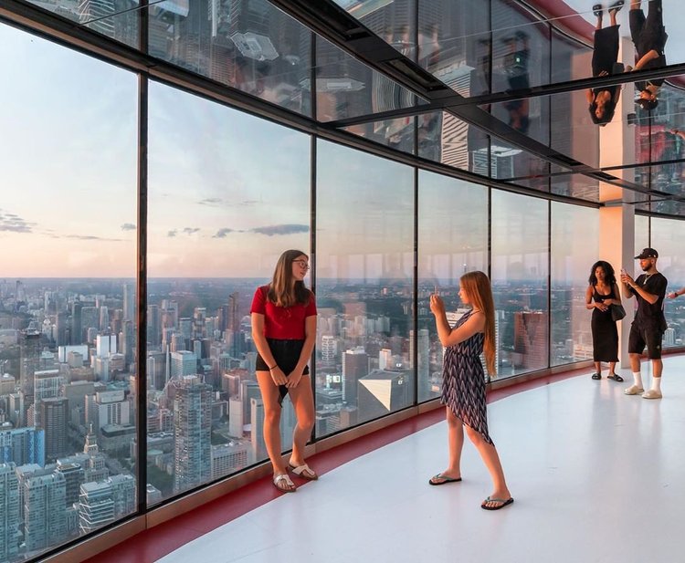 cn tower dinner dress code CN