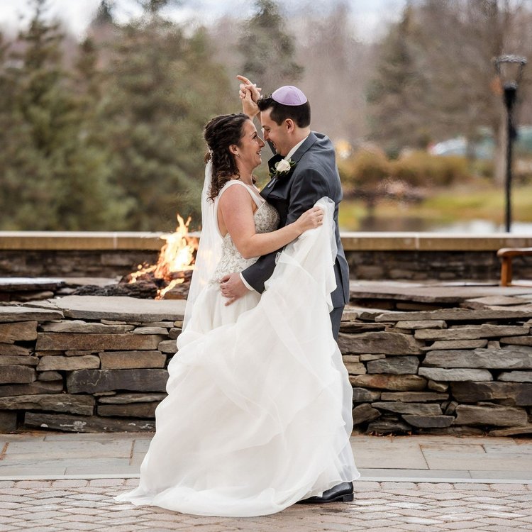 Wedding Shopping in Syracuse | Dresses, Jewelry & Florists