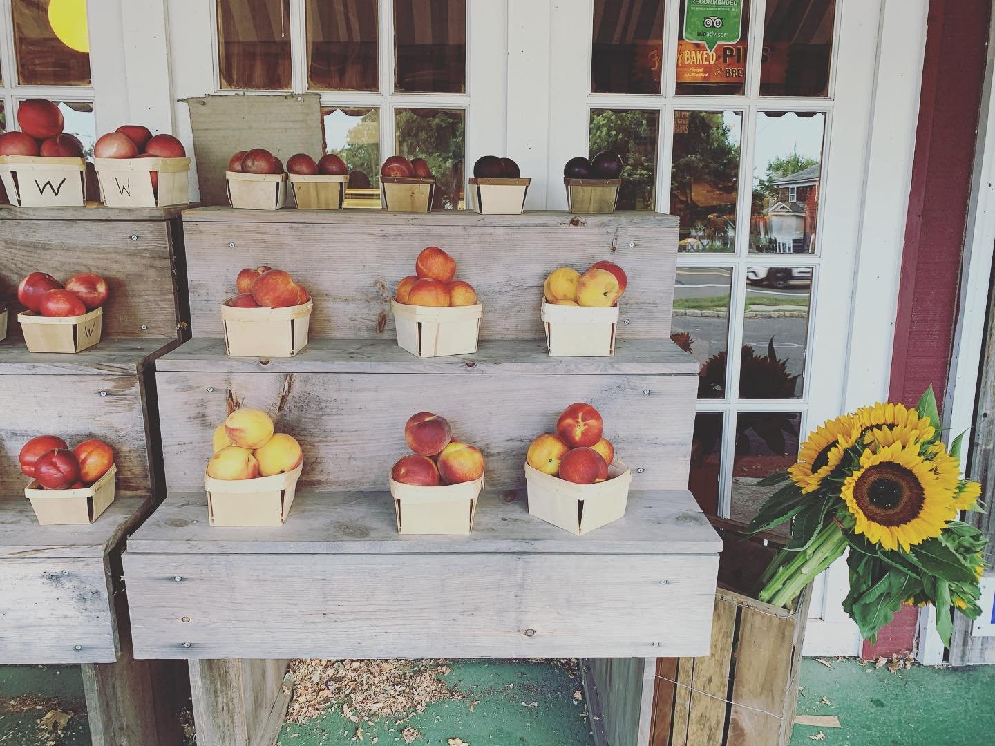 #peaches #hamptons #roadsidestand #sunflower