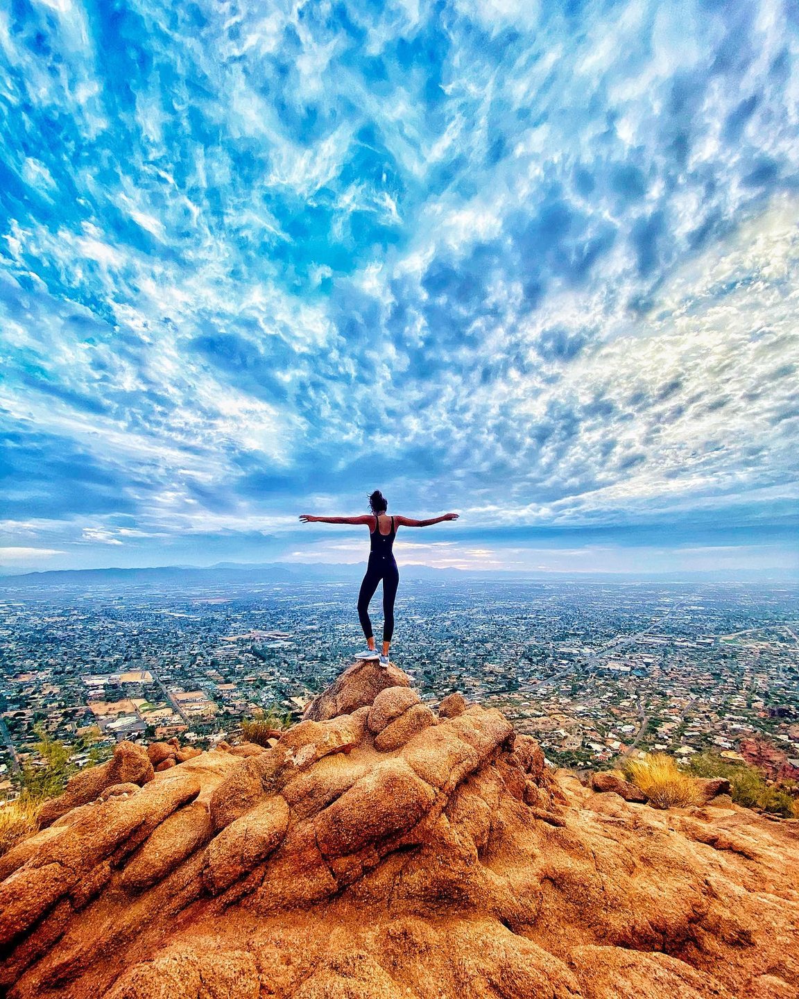 Photo by user suhvanuhlihn, caption reads I don’t no limits ☁️ #CamelbackMountain #EveingHikes