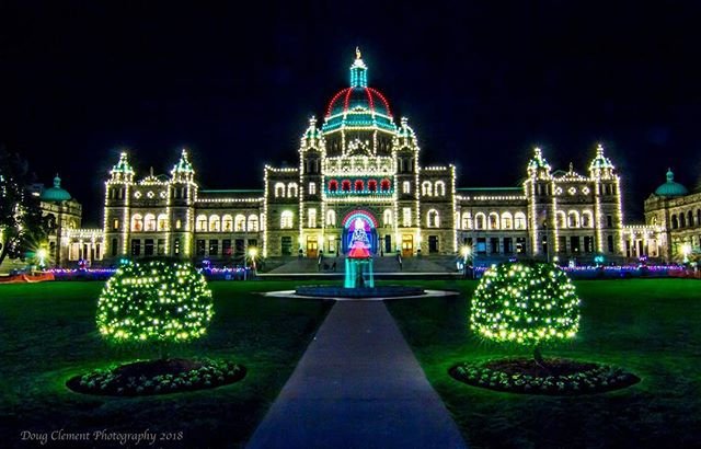Christmas in Victoria #explorebc #explorevictoria #explorecanada #enjoycanada #wonderfulvancouverisland #tourbc #parliamentbuilding #unlimitedcanada #imagesofcanada #tourismbc #paradisecanada #sharethecoast #pnwonderland #destinationbc @
 #haunted #canadaday #canon_canada #bcisbeautiful #ilovebc #victoriabuzz #victoriaviews #victoriahype #canadasworld #opcmag #ohcanada