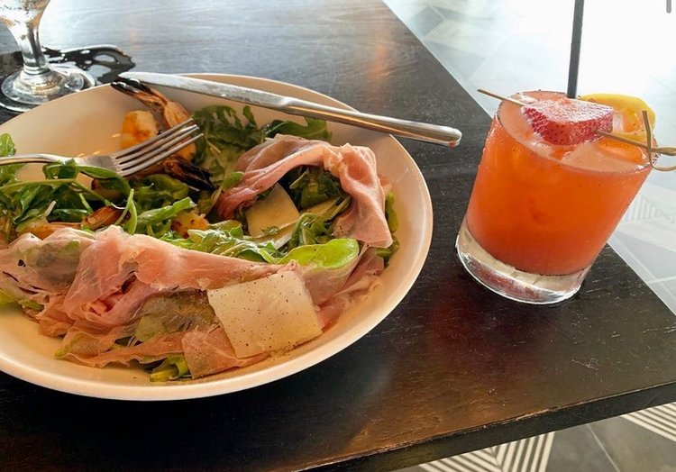 Sundayページ Godzilla Road in Kabukicho. Shinjuku, Tokyo 🇯🇵. 📸 Photo