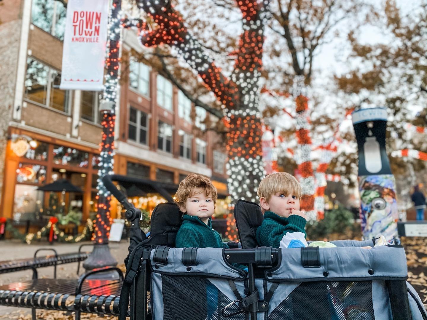 レトロサンリオ　K/T デコランプ　CNT 汽車　クリスマスイルミネーション Peppermint Grove | Downtown Knoxville