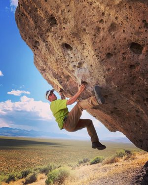 Nothing like some after work shenanigans to find some new rocks out in the middle of the Nevada desert. #tensionclimbing #flashedclimbing #pebblewrestling #gnarlyfueledthis #climbyourimpossible #gravitiesvictim #tahoeseason #tahoebouldering  #bouldering #trangoclimbing #fiveten #asanaclimbing #basecampreno #mesarimreno #climbingisbliss #aacgram #auraequipment #RiseTogether #fnxambassador #climbing_pictures_of_instagram #climbing_worldwide #adventuremore #liveclimbrepeat #teamgumbystrong #beheadwear #climbing #wallsaremeantforclimbing #amuerte