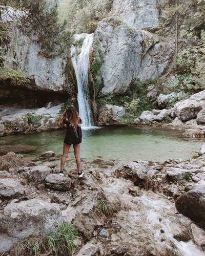 Photo by cassandracarlet, caption reads: A few meters from the throne of Zeus 🔱