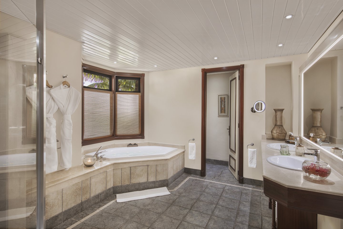 Senior Suite Beachfront