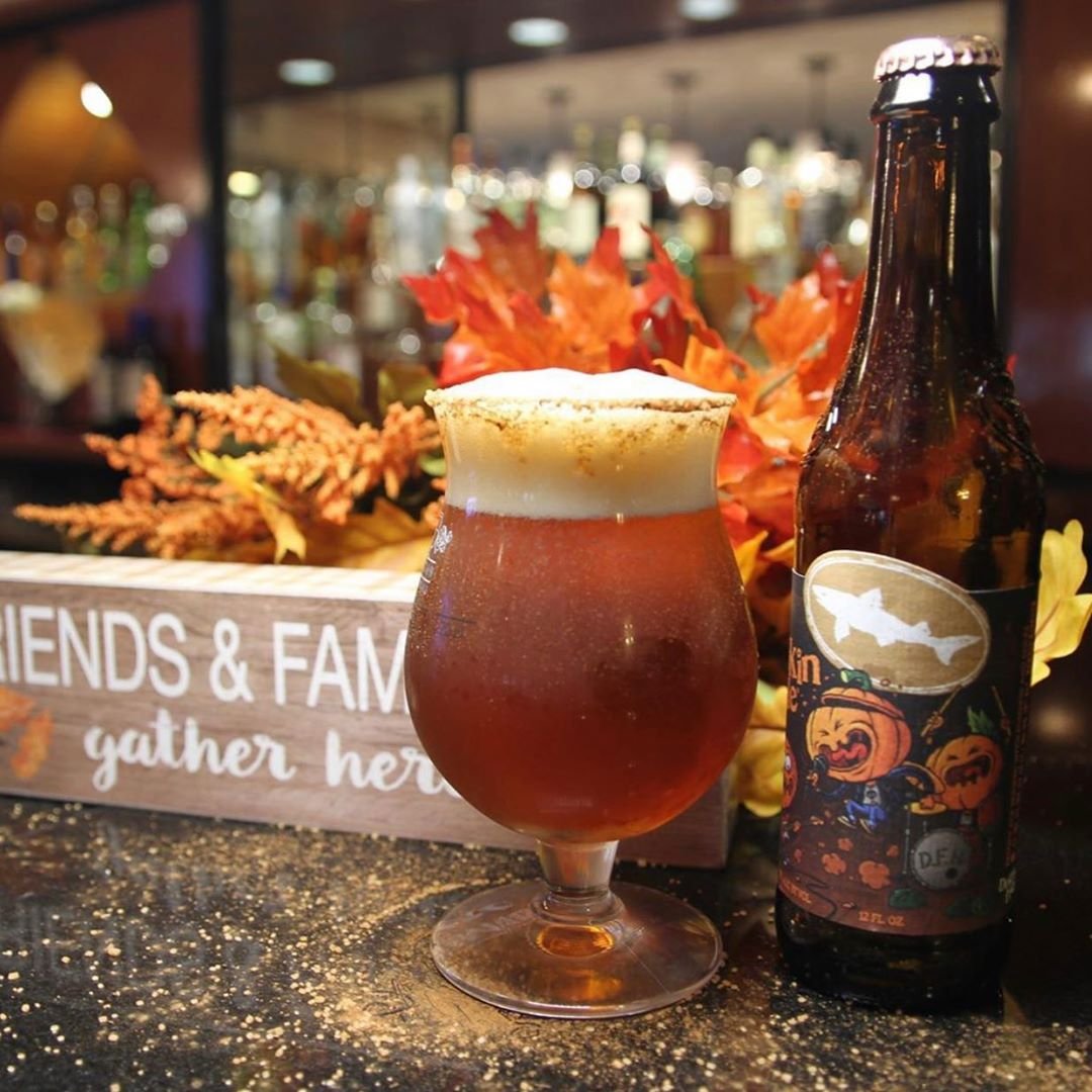 It’s officially fall, so you know that means all things pumpkin!
.
Stop in for a @dogfishhead  Pumpkin Ale and some tasty bites!
. 
We are open until 10 pm
.

#innatgreatneck #brasserieamericana #outdoor #patio #dining #drinks #pumpkin #bar #lounge #pumpkinbeer #alfresco #fall #happyhour #burger #friends #yum #beer #datenight #nomnom #longisland #hotel #boutiquehotel #eeeeeats #greatneck #bayside #flushing #douglaston #littleneck #newyork #greatinngreatneck