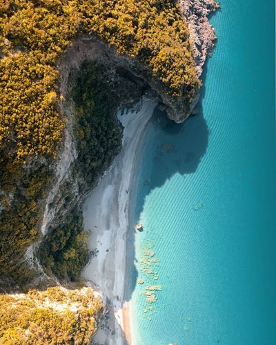 Photo by discover.greece, caption reads: Amazing how some of our best adventures are found right in our backyard. Check out #Evia… You’re in #Athens one minutes and 1½hrs later you’re surrounded by all this! Now that’s a pretty cool add-on to any city break! 💚 #WanderlustGR #DiscoverGreece⁠
•⁣⠀⁠
•⁣⠀⁠
•⁣⠀⁠
•⁠
#Greece #bestcitybreaks #travel #beautifuldestinations #passionpassport #wonderful_places #besteuropepics #travelideas #bucketlistnow #stayandwander #traveldeeper #postcardplaces #living_europe #placestovisit #places_wow #bestintravel #getlostclub #tv_europe #letsgosomewhere #wheretonext #timeoutsociety ⁠#takemethere #modernoutdoors #rsa_naturepics #rsa_outdoors #mthrworld ⁠
