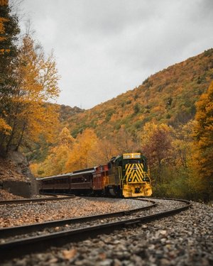 Photo by 7xuan.studio, caption reads: Welcome Autumn 
Say hi to this beloved season!

#AutumnHues #CinematicViews #NewYorkCityScapes #JimThorpeJourneys #CanonRClicks #CityscapePoetry #FallInNewYork #StreetPhotographyMoments

#pennsylvania #lehighgorgescenicrailway #lehighgorge  #pennsylvaniaphotographer #fallcolors #cinematicphotography #newyorkcity #jimthorpe #canonr #紐約攝影 #秋天 #城市攝影 #紐約街拍 #街拍