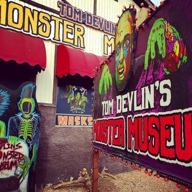 If you are ever in Boulder City stop at Tom Devlin's Monster Museum! 

°
°
°
°
°
#bouldercity #tomdevlinsmonstermuseum #monstermuseum #monsters #museum #nevada #explorenevada #travelnevada #hiddengems #frankenstein #jasonvoorhees #exploringthetown #keepartalive #specialeffects #sfx #travel #tourist #beingatourist #monstermovies #bestmuseum #exploring